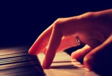 20年前的今天 梅西首次代表巴萨一线队首发.：虎扑足球